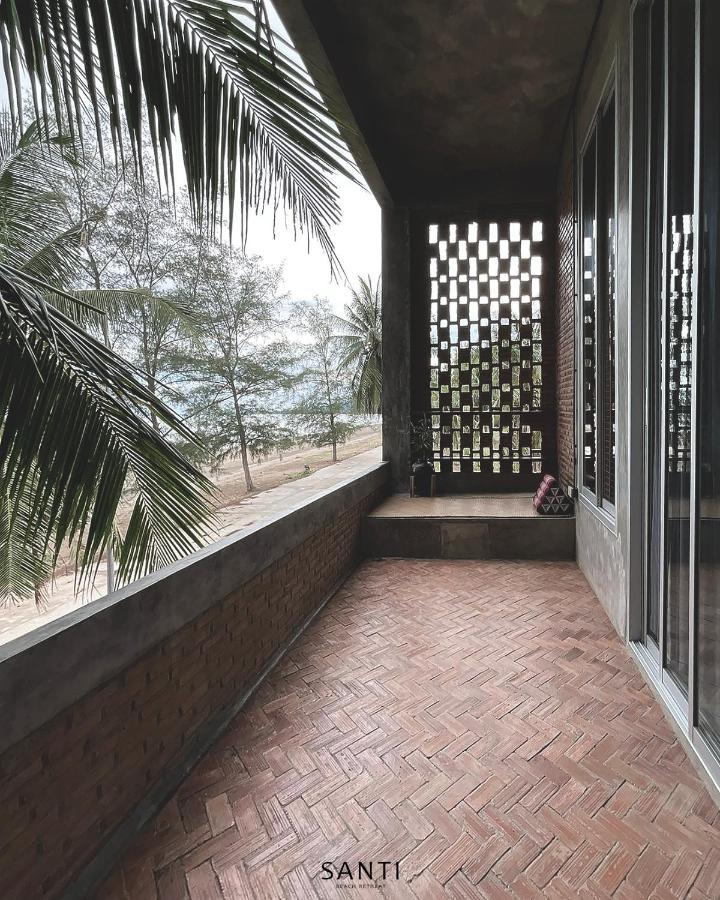 Santi Beach Retreat Chumphon Exterior photo